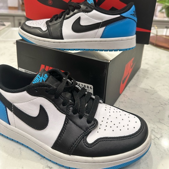 Air Jordan 1 Retro Low OG - Picture 5 of 8